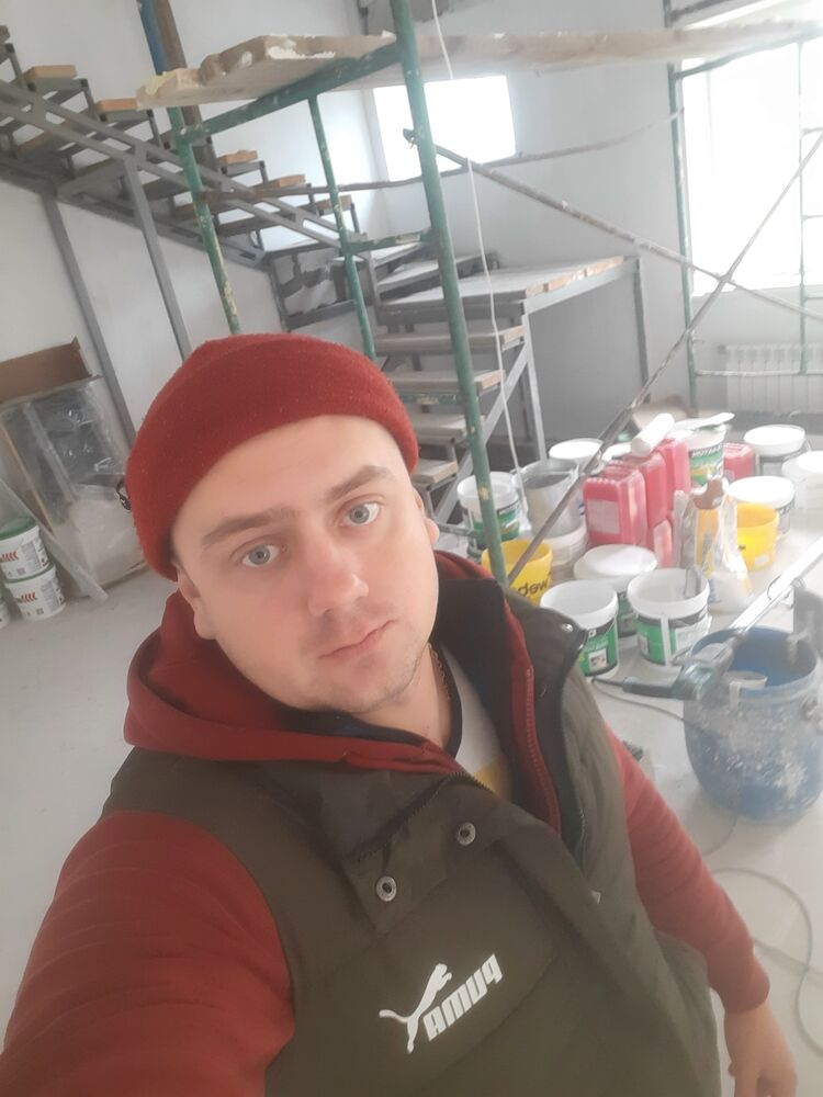  30862990  Stanislav, 33 ,    
