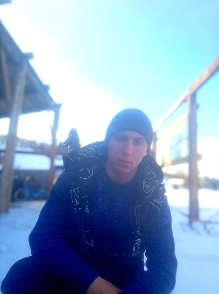  41901390  Vladimir, 21 ,    