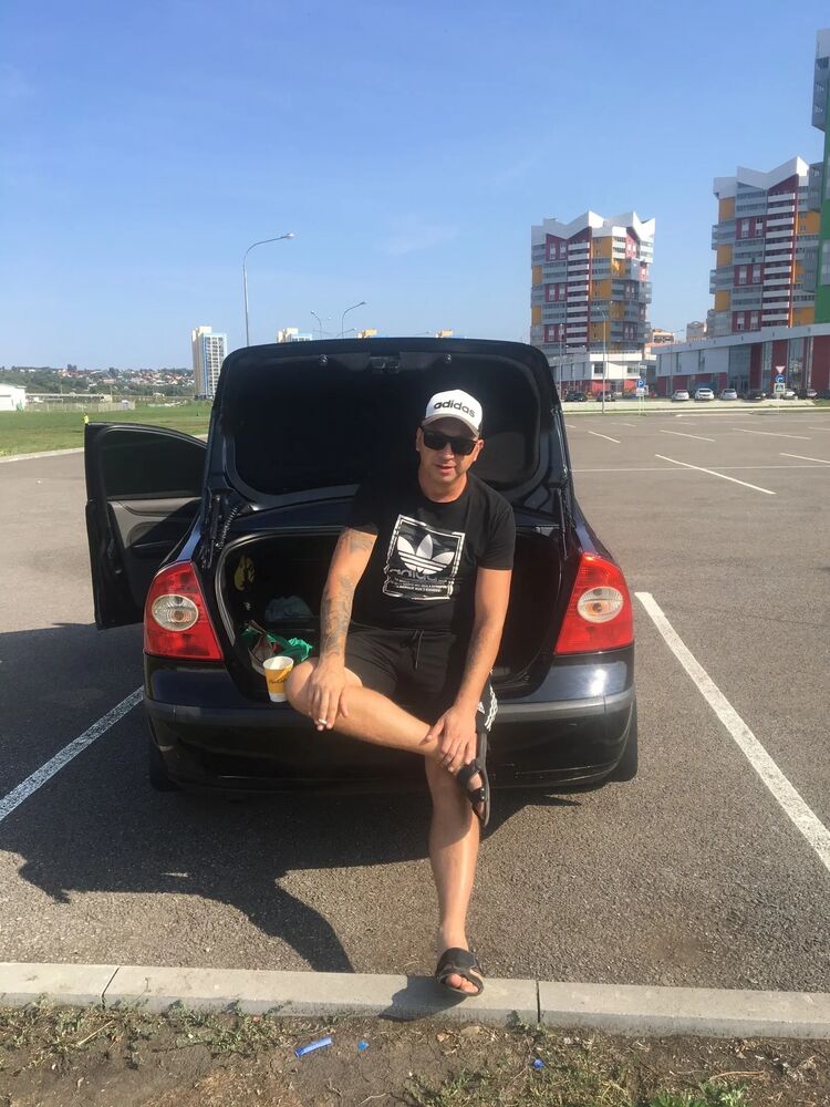  ,   Zhenek, 34 ,   ,   , c 