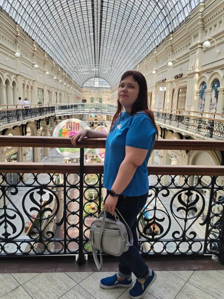  44458740  Anna, 27 ,    