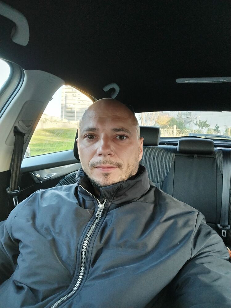  48369800  Igor, 37 ,    