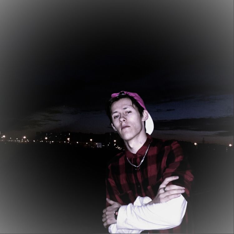  44643290  Oskar, 26 ,    