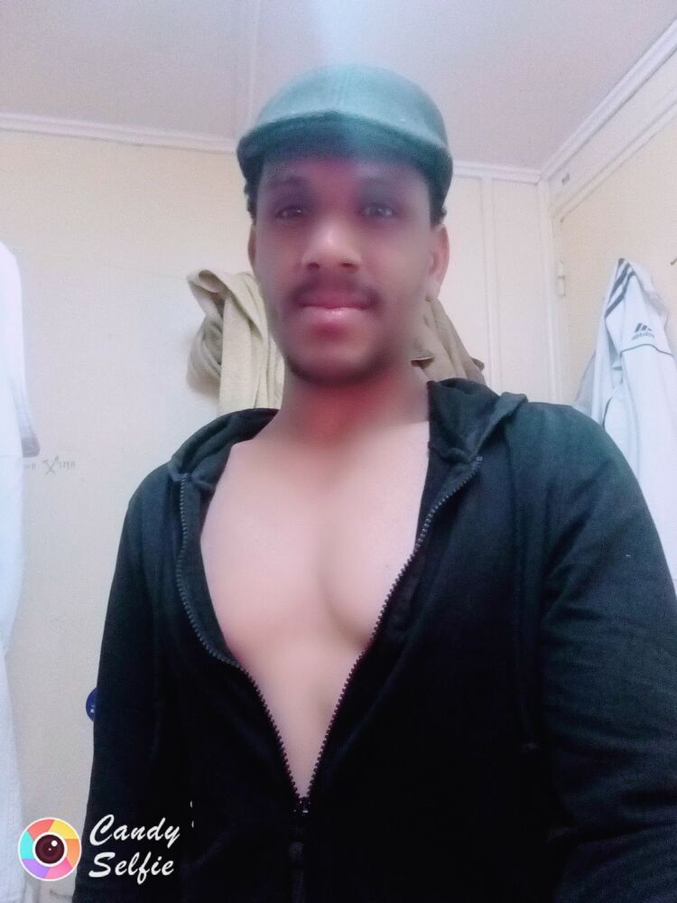  24846920  Younes, 26 ,    Algiers