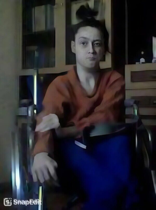  51205260  Elena, 44 ,    