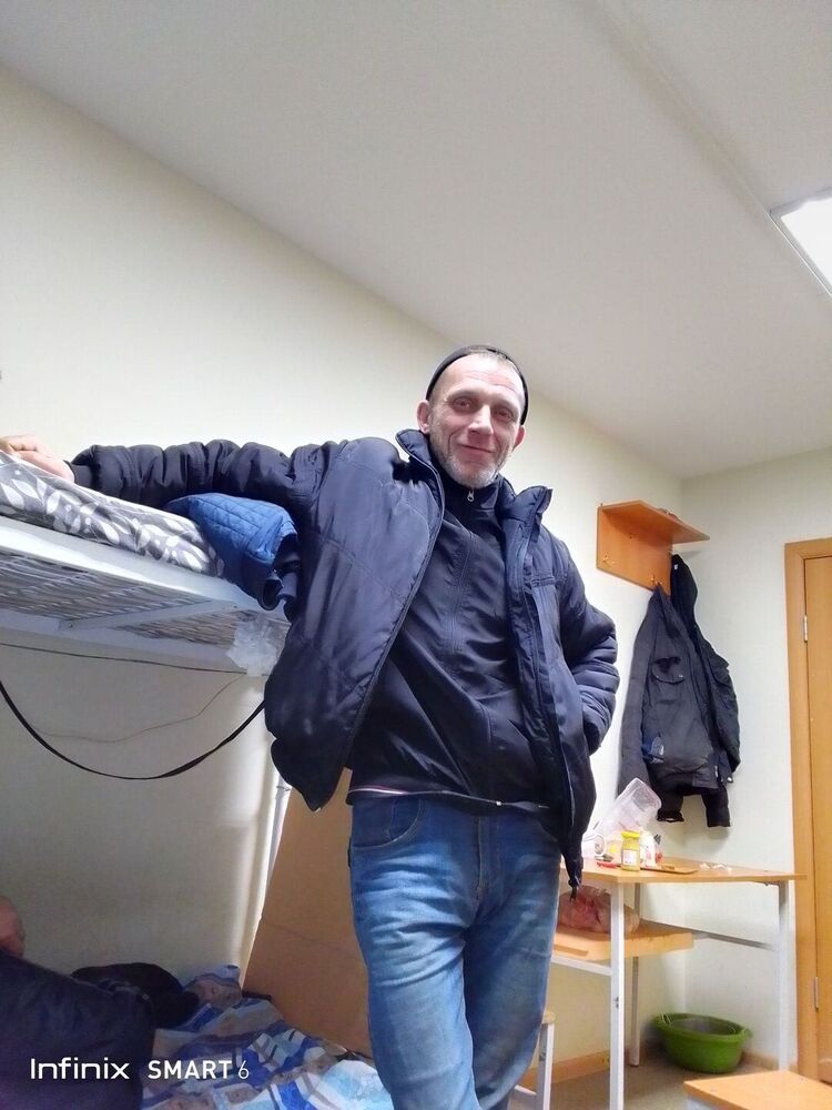  31962870  Dmitry, 52 ,    