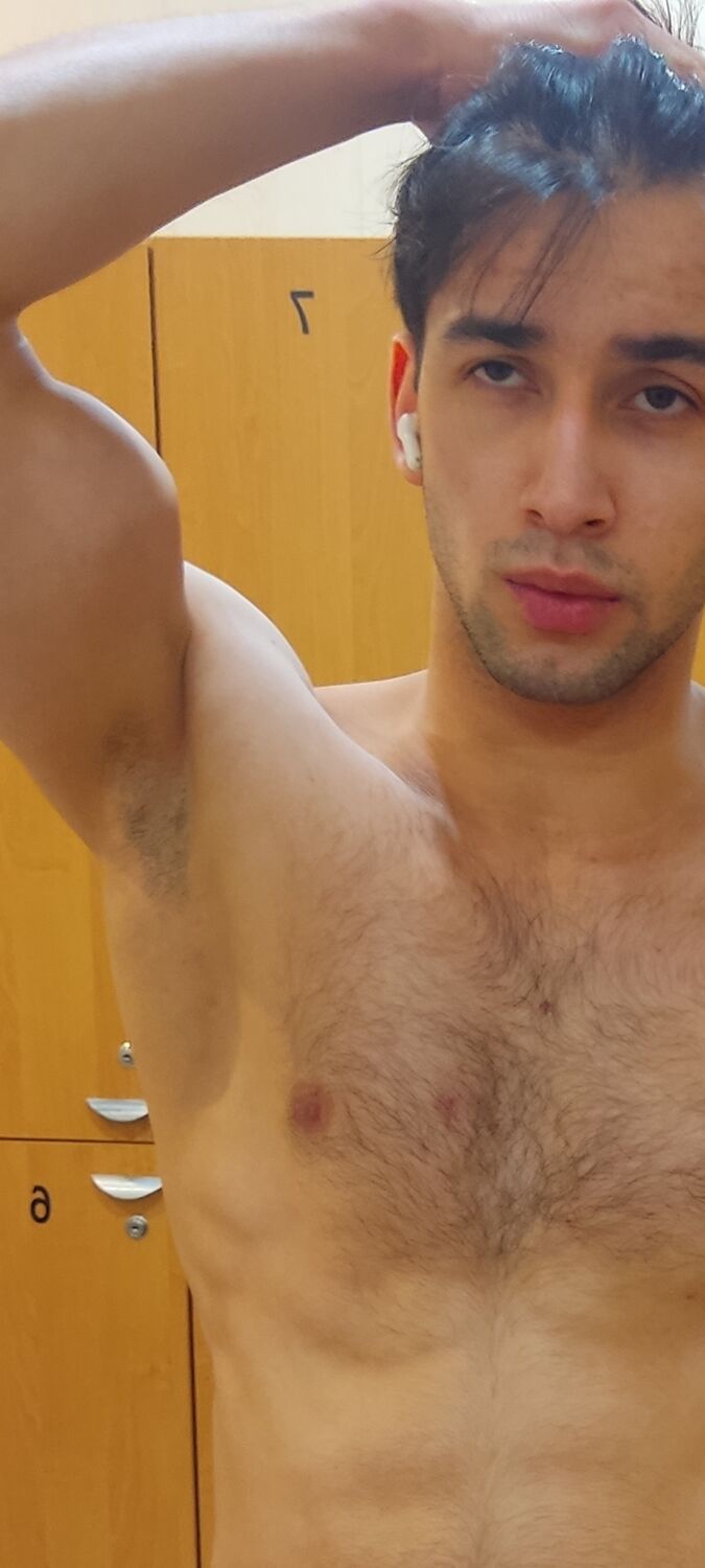  44280620  Fara, 22 ,    