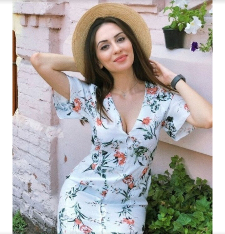  ,   Luna, 32 ,  