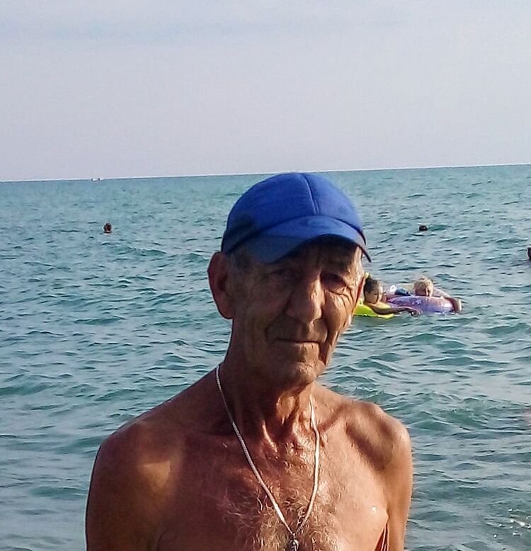  ,   Viktor, 69 ,   ,   , c , 
