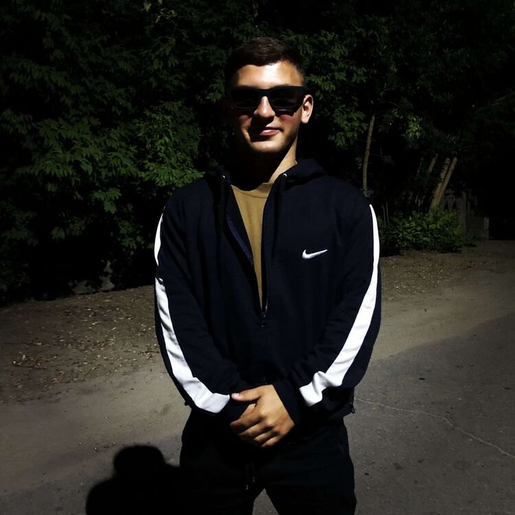  24059120  Leonid, 22 ,    