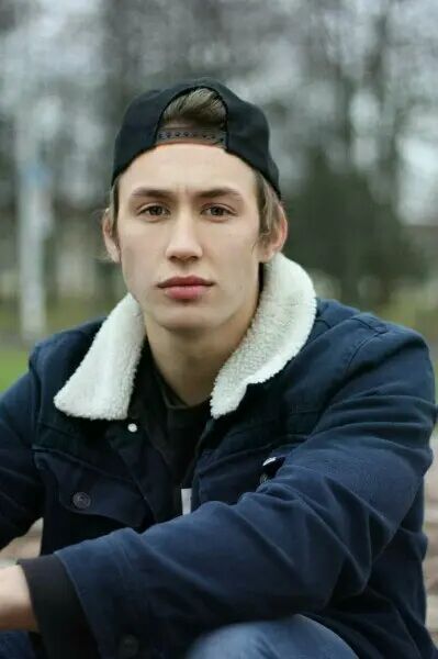  26583940  Ivan, 31 ,    -