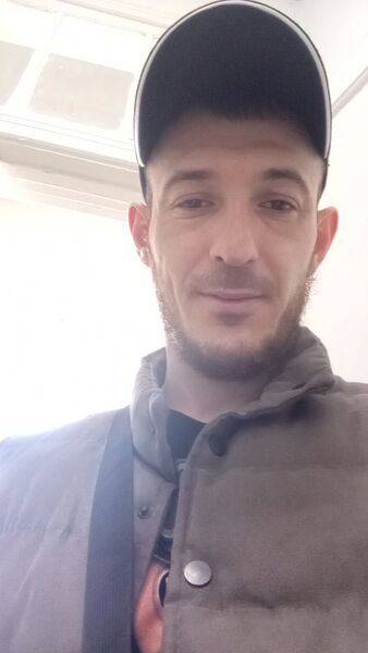  ,   Guram, 33 ,   ,   