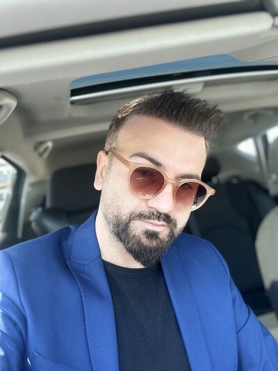  Esenyurt,   Burak, 37 ,   ,   