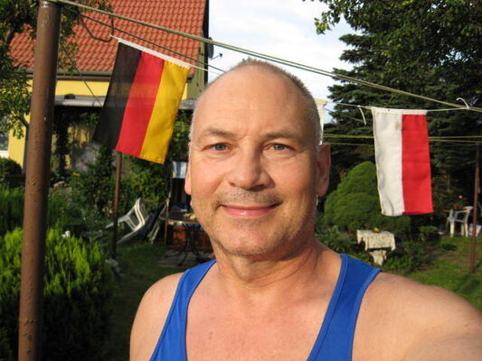  Edmundston,   Clifordd, 75 ,   ,   , c 