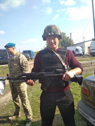  ,   Viktor, 37 ,   ,   , c 