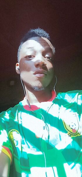  --,   Loic, 25 ,   ,   