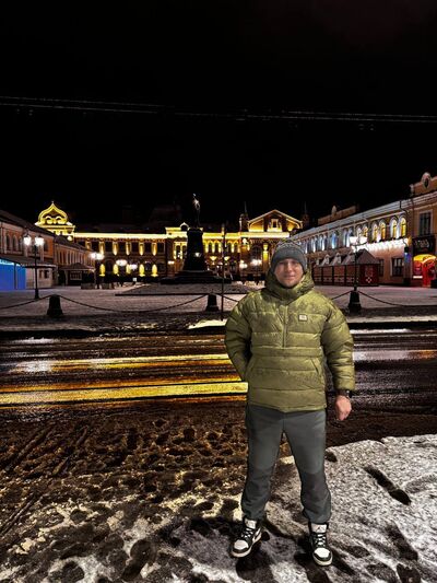  ,   Maxim, 37 ,   ,   , c , 