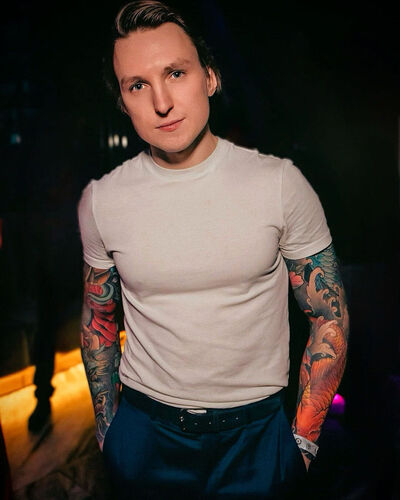  ,   Sergio, 32 ,   c 