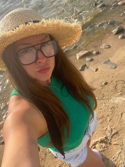 ,   Alina, 32 ,   c 