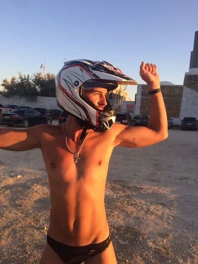  ,   Leo, 33 ,   ,   , c 