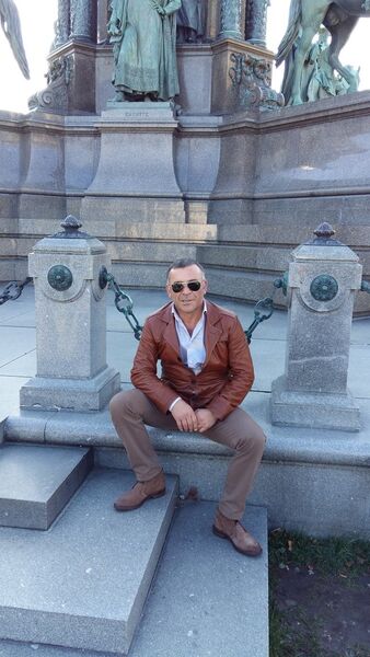  ,   Garik, 53 ,  