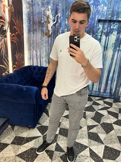 ,   Tim, 32 ,   ,   