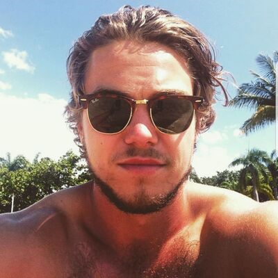  ,   Denis, 33 ,   ,   , c 