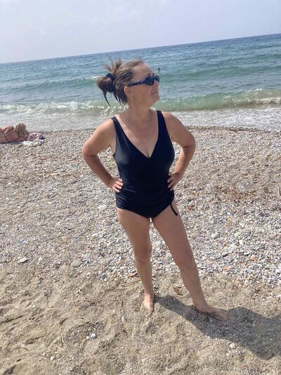  ,   Elena, 57 ,   c 