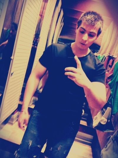  ,   Viktor, 30 ,   