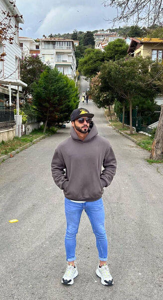  ,   Enzo, 35 ,   ,   , c , 