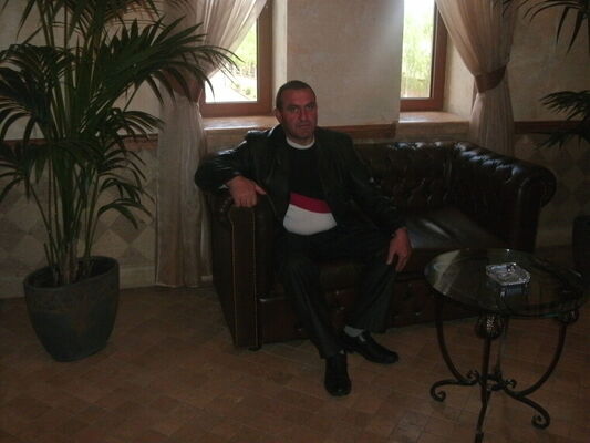  ,   Galust, 33 ,   ,   