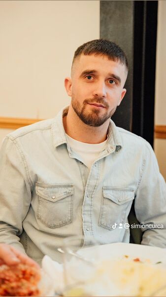  ,   Simon, 31 ,   ,   