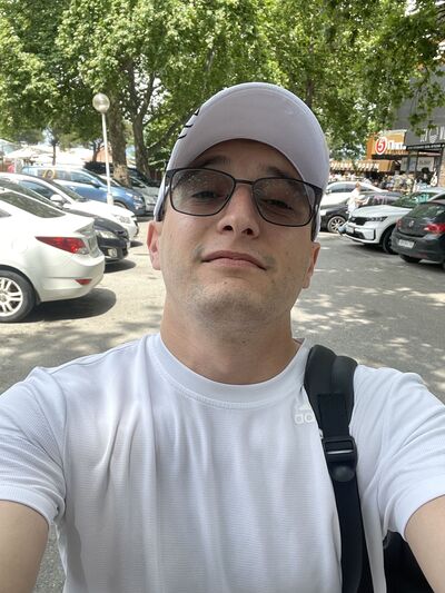  Glendale,   Garik, 33 ,   ,   