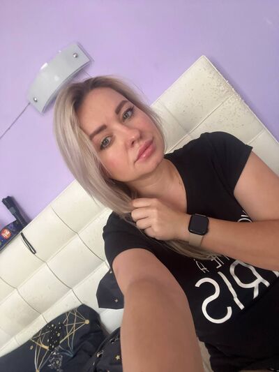  ,   Violetta, 32 ,   c 