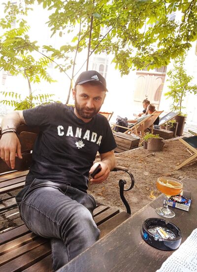  ,   Simon, 28 ,   ,   
