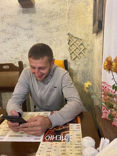  ,   Konstantin, 32 ,   ,   