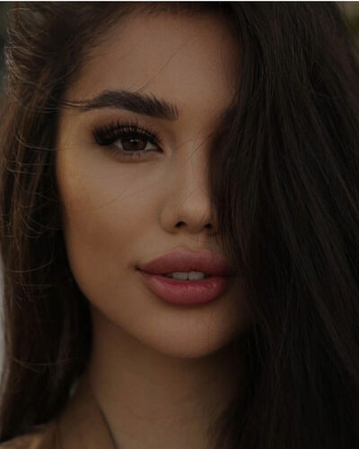  ,   Mia, 27 ,   , 
