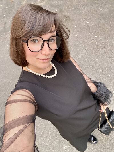  ,   Muza, 37 ,     , c 