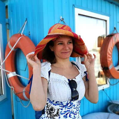  ,   Elena, 51 ,   ,   , c 