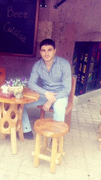  ,   Artur, 37 ,   ,   , c 