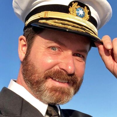  ,   Raph Tom, 54 ,   c 