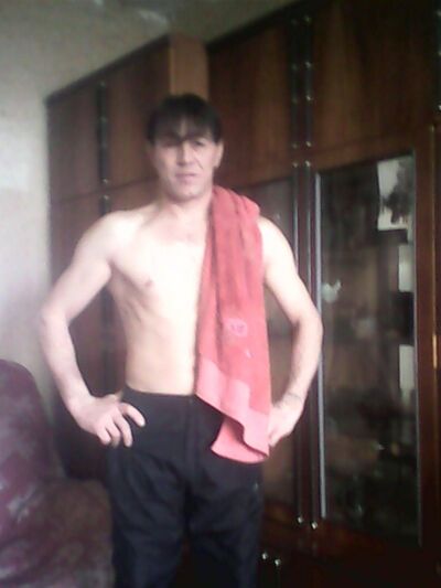  ,   Maikl, 44 ,  