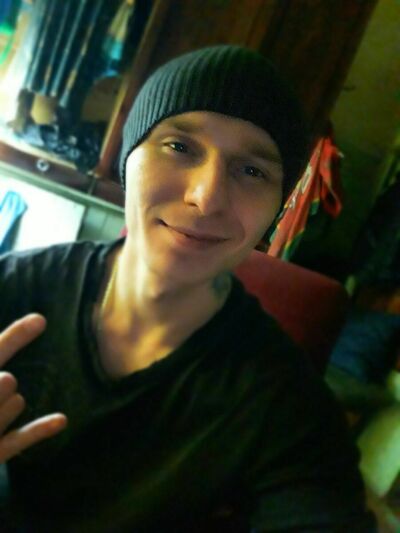  ,   Lui, 27 ,   ,   