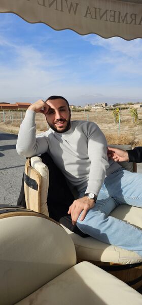 ,   Armen, 37 ,   ,   