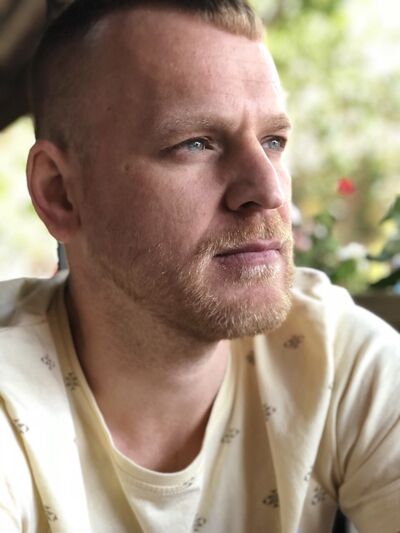  ,   Petr, 44 ,  