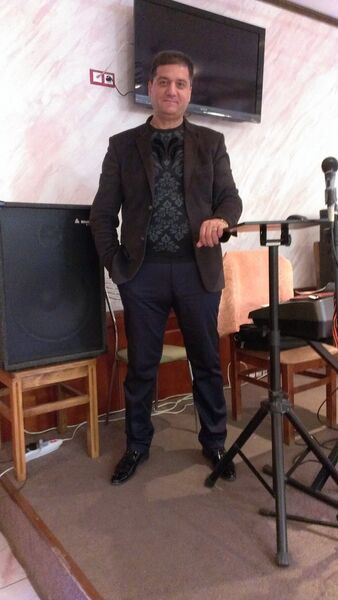  ,   Artur, 49 ,   , 