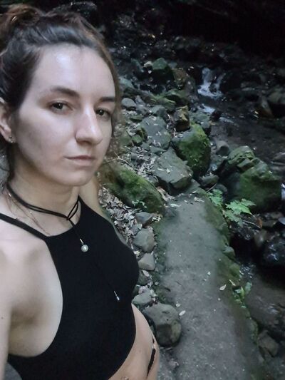  ,   Elvira, 37 ,   c 