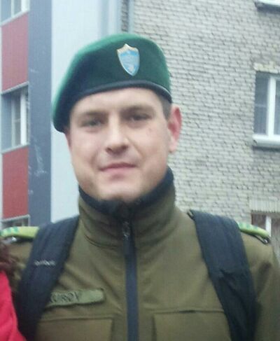  ,   Viktor, 37 ,   