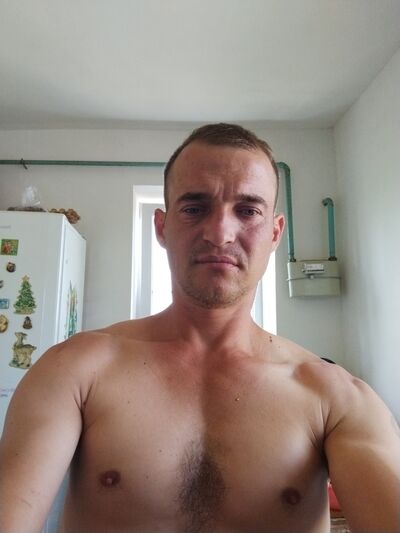  --,   Valentin, 37 ,   ,   