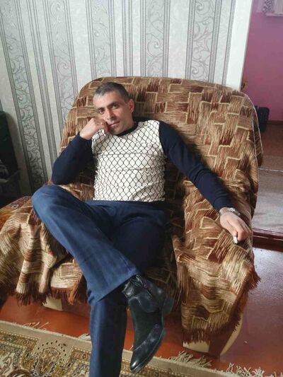  ,   Serge, 39 ,   ,   
