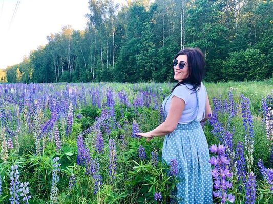  ,   Anjelica, 49 ,   ,   